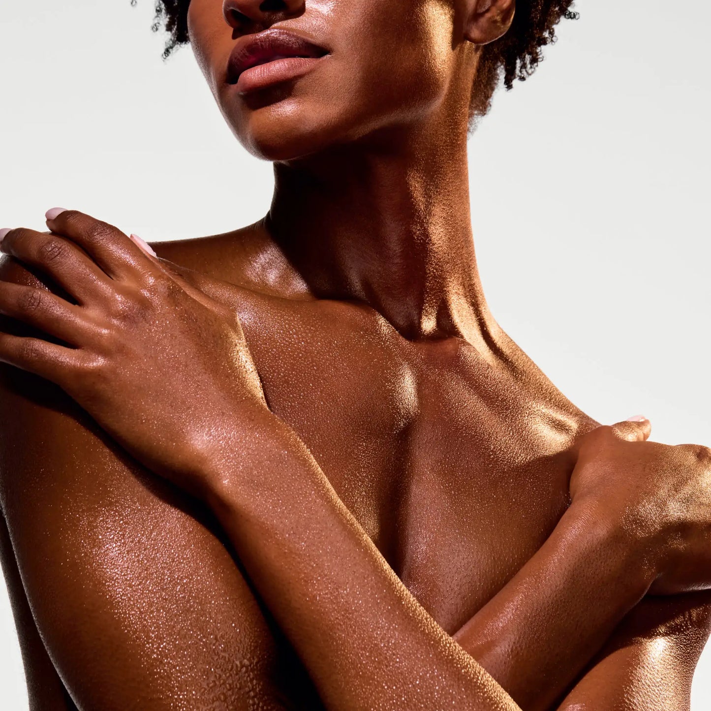 the-glow-getter-multi-oil-body-scrub-i7 NATR-40028-Alt-Image-The_Glow_Getter_Multi-Oil_Body_Scrub-06_1.webp